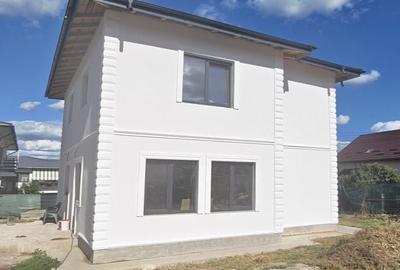 Casă cu 5 camere cu Teren 400 Mp în Valea Lupului