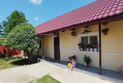 Casă cu 3 camere cu Teren 2200 Mp în Central - 1