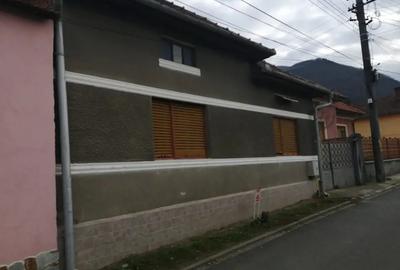Casă cu 4 camere cu Teren 1000 Mp în Cugir - 1