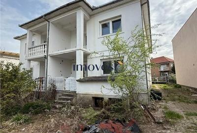 Casă cu 4 camere cu Teren 400 Mp în Titulescu