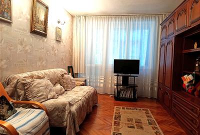 Apartament cu 3 camere decomandat în Iancului