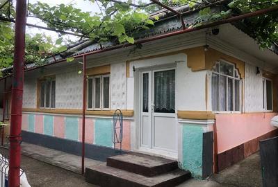 Casă cu Teren 1400 Mp în Negri