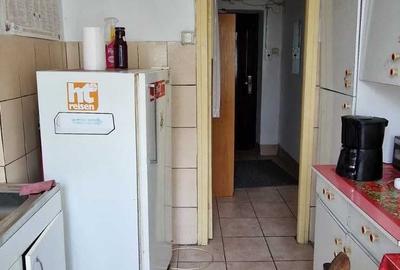 Apartament cu 3 camere semidecomandat în Astra