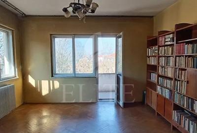 Apartament cu 4 camere decomandat în Central - 1