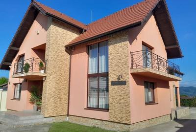 Casă cu 4 camere în Central