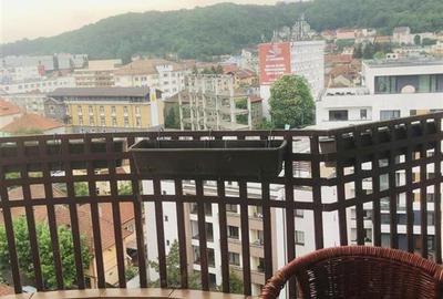 Apartament cu 3 camere decomandat, mobilat în Central