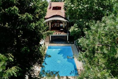 Casă individuală cu 6 camere cu Piscina în Ciofliceni