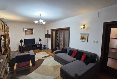 Casă cu 6 camere cu Canalizare în Ultracentral