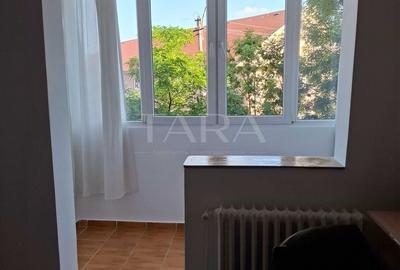 Garsonieră decomandată în Iris