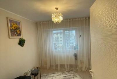 Apartament cu 3 camere decomandat în Exterior Vest