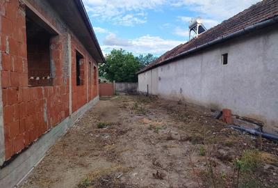 Casă cu 5 camere cu Teren 1600 Mp în Central - 4