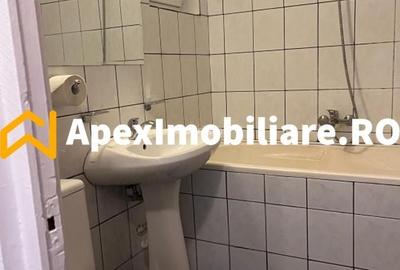 Apartament cu 3 camere decomandat în Tei