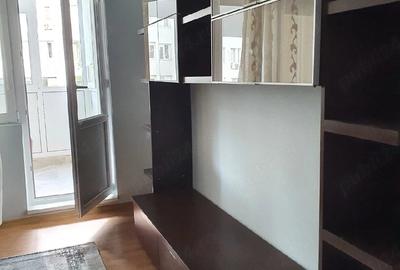 Apartament cu 2 camere decomandat în Titan