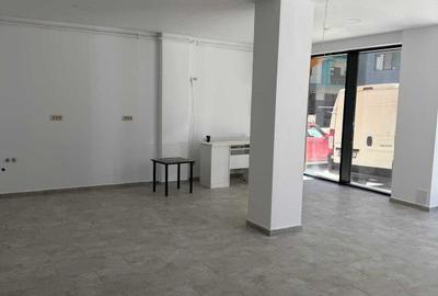 Spațiu comercial, de 55 mp, în Nord - 4