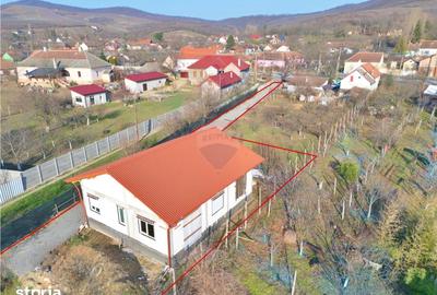 Casă cu 3 camere cu Teren 1237 Mp în Ghioroc - 3
