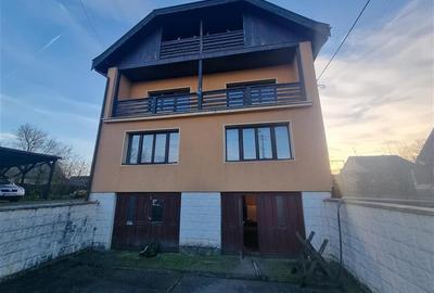 Casă cu 4 camere cu Teren 1200 Mp în Unirii