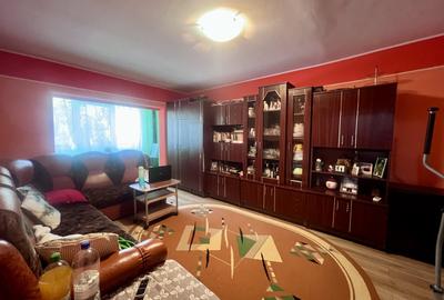 Apartament cu 3 camere decomandat, mobilat în Soarelui