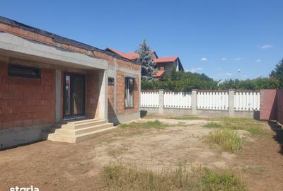 Casă cu 2 camere cu Teren 1100 Mp în Pârneava