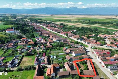 Casă cu 5 camere cu Teren 1375 Mp în Mândra