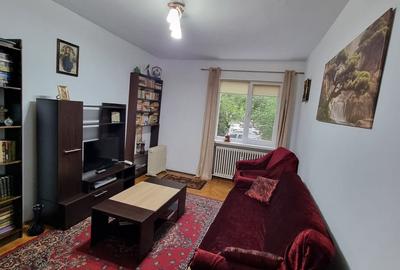 Apartament cu 3 camere decomandat în Titan