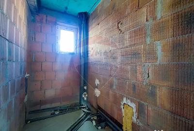 Casă cu 5 camere cu Teren 300 Mp în Cristian