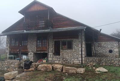 Casă cu 3 camere cu Teren 500 Mp în Pietroasele