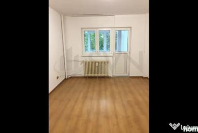 Apartament cu 3 camere decomandat în Moșilor