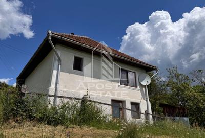 Casă individuală cu 4 camere cu Canalizare în Reț - 1