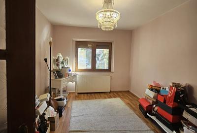 Apartament cu 3 camere decomandat în Cantemir - 2