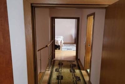 Casă cu 6 camere cu Teren 330 Mp în Turnișor