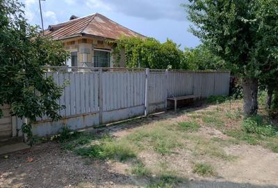 Casă cu 4 camere în Malamuc
