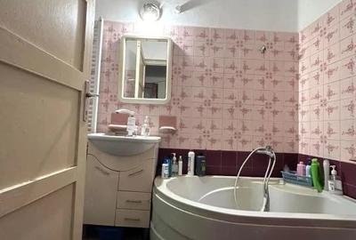 Casă cu Teren 1464 Mp în Central