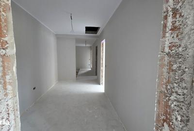Casă cu 4 camere în Dumbrăvița