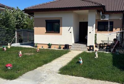Apartament cu 3 camere decomandat, mobilat în Moșnița Nouă