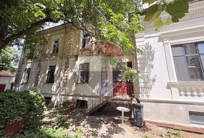 Apartament cu 3 camere decomandat, mobilat în Periferie