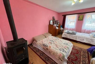 Casă cu 2 camere în Arpașu de Sus