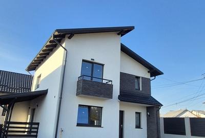 Casă cu 4 camere cu Teren 400 Mp în Central - 1