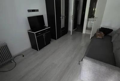 Garsonieră decomandată în Apărătorii Patriei