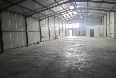 Spațiu comercial, de 450 mp, în Budești