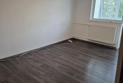 Garsonieră decomandată în Girocului