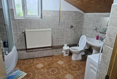Casă cu 4 camere cu Teren 1800 Mp în Singureni