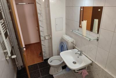 Apartament semidecomandat în Baba Novac