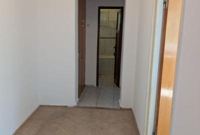 Apartament cu 3 camere semidecomandat în Nord