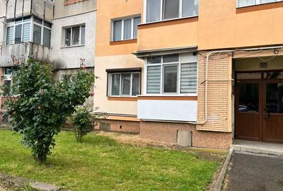 Apartament cu 3 camere semidecomandat în Central - 1