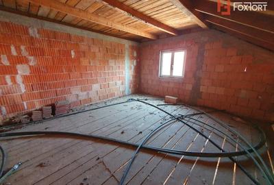 Duplex cu 6 camere cu Canalizare în Peciu Nou - 19