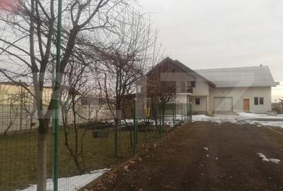 Casă individuală cu 4 camere cu Garaj în Est