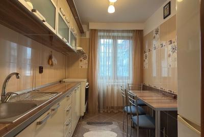 Apartament cu 3 camere decomandat în Central