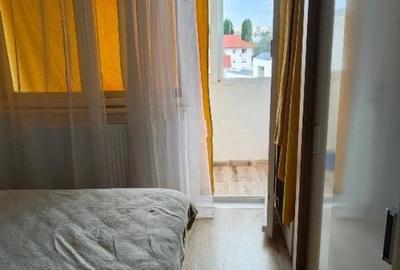 Apartament cu 3 camere semidecomandat în Faleza Nord