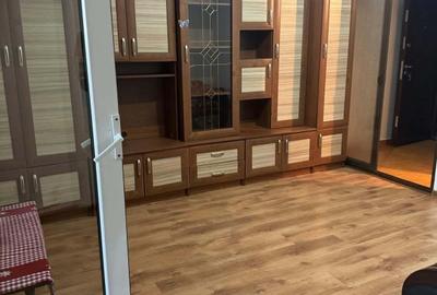 Garsonieră decomandată în Traian