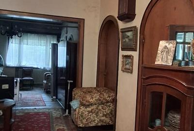 Casă cu 4 camere cu Canalizare în Cotroceni - 2